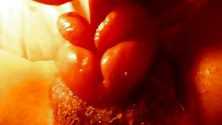 විශාල පියයුරු සහිත ලැටිනා ඇඳුම් සාප්පුවක කෙලවා ඇත