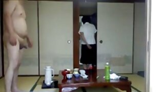 එලා හියුස් ඩීප් බ්ලෝජොබ් එකක් දීලා කෙලවෙනවා