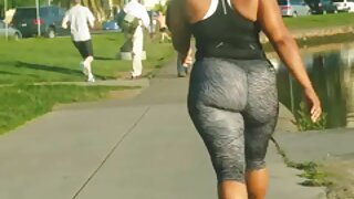 සරාගී blonde ඇගේ මිතුරියගේ පෙත්ත උරනවා