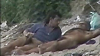 අලංකාර blonde masseuse ඇගේ සේවාදායකයා සතුටු කරයි